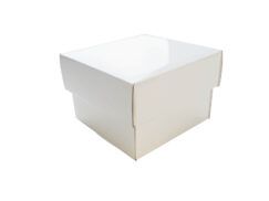 Białe pudełko prezentowe fasonowe